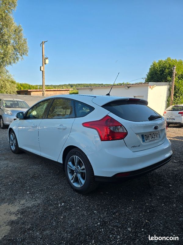 Ford Focus III Phase 1 diesel 1.6tdci 95ch année 2014 (image 3)