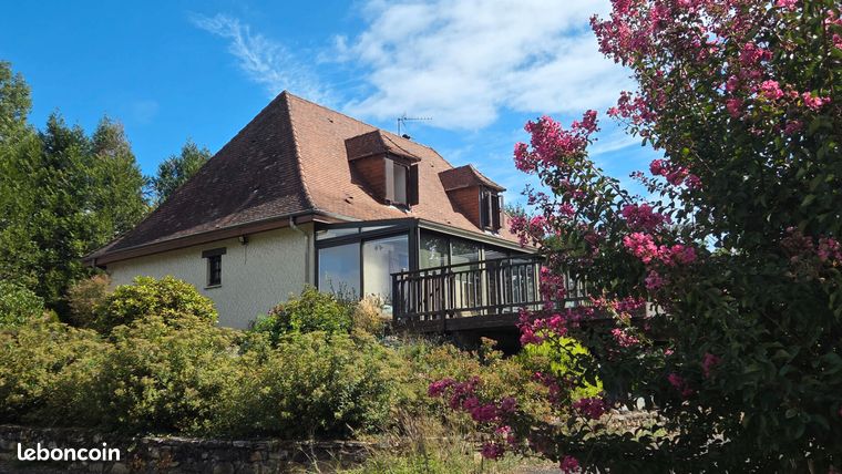 Propriété 6 pièces 143 m²