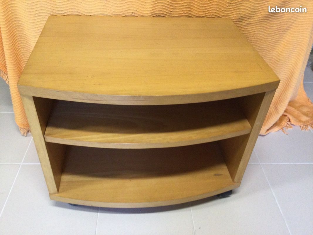 Meuble TV en bois sur roulettes (image 1)