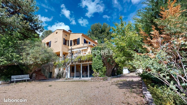 Maison 9 pièces 227 m²