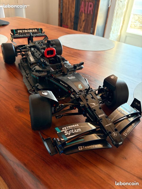 LEGO formule 1 Mercedes AMG -42171- (image 5)