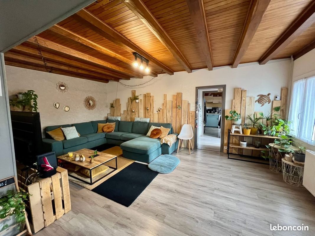 Maison 9 pièces 204 m² · à Lays-sur-le-Doubs · 204 m² · 210 000 €