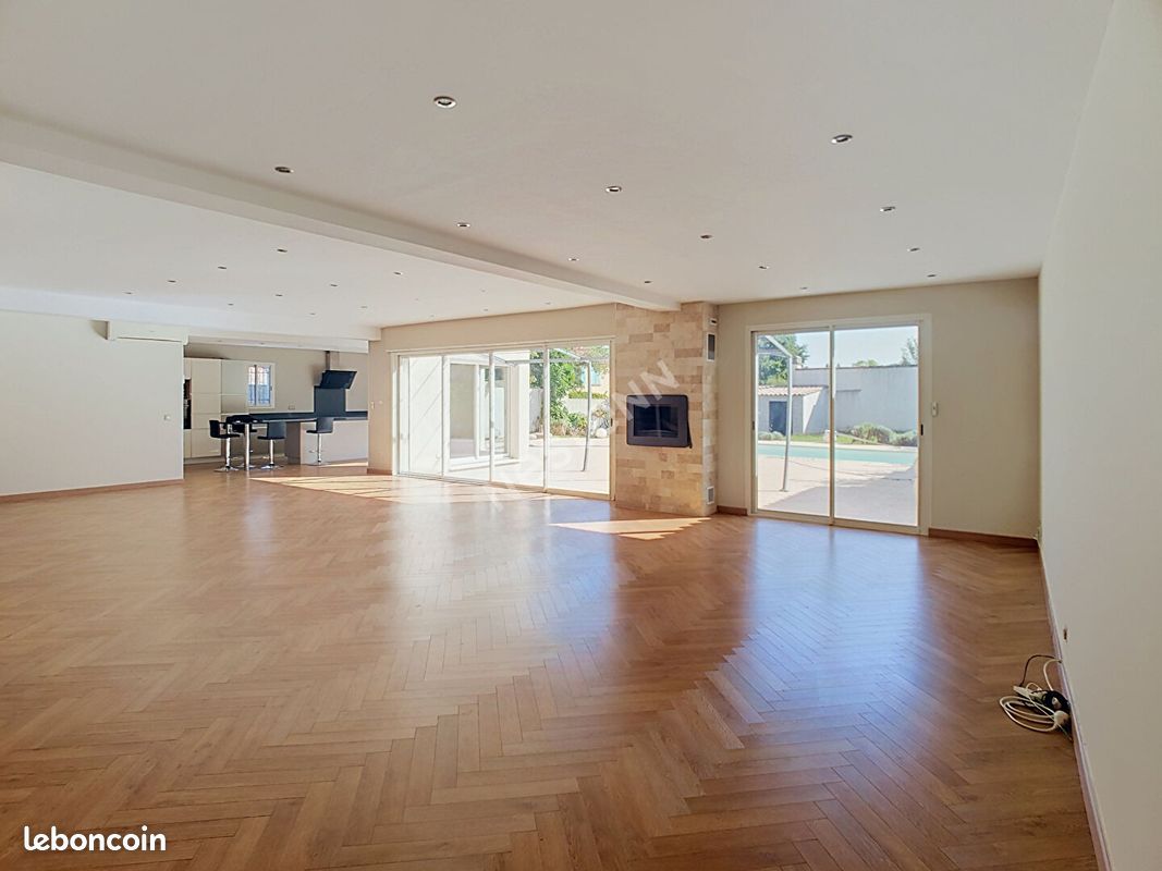 Maison 5 pièces 237 m² · à Châteauneuf-les-Martigues · 237 m² · 2 400 €/mois