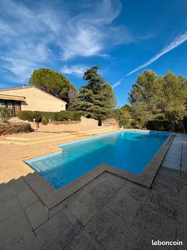 Maison 6 pièces 145 m² · à Châteauneuf-le-Rouge · 145 m² · 597 000 €