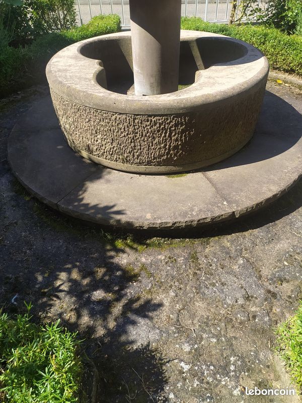 Fontaine en grès rose (image 2)