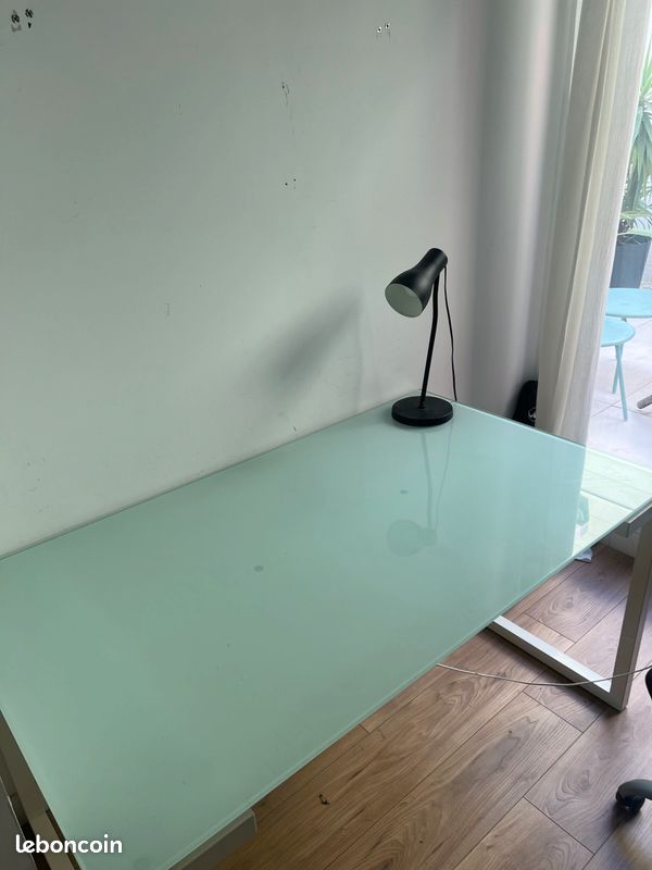 Bureau en verre (image 1)