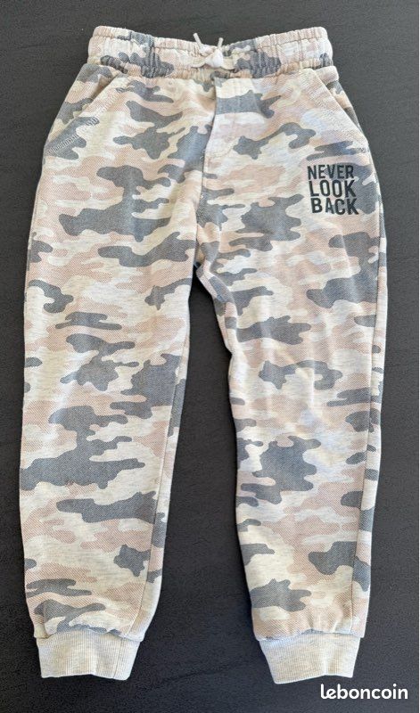 Jogging kaki clair à motif camouflage feuilles garçon