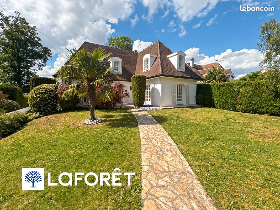 Maison 8 pièces 195 m² · à Sainte-Geneviève-des-Bois · 195 m² · 750 000 €