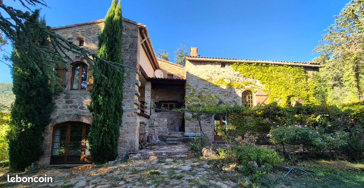 Maison 10 pièces 242 m² · à Joncels · 242 m² · 399 000 €