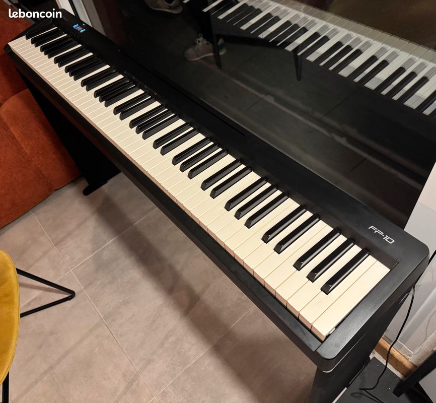 Piano Roland FP-10 (image 1)
