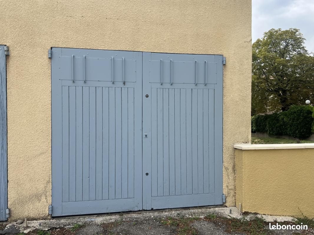 Parking 14 m² · à Manosque · 14 m² · 100 €/mois