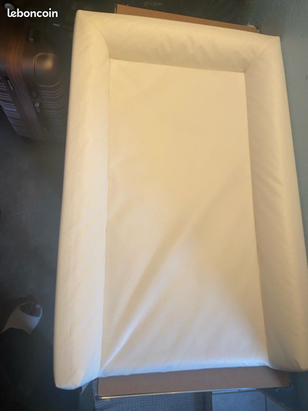 Matelas à langer blanc – Très bon état (image 1)