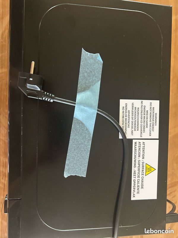 Micro-ondes Grill VALBERG MWO 20 GM K343C – Très bon état – Peu servi (image 3)
