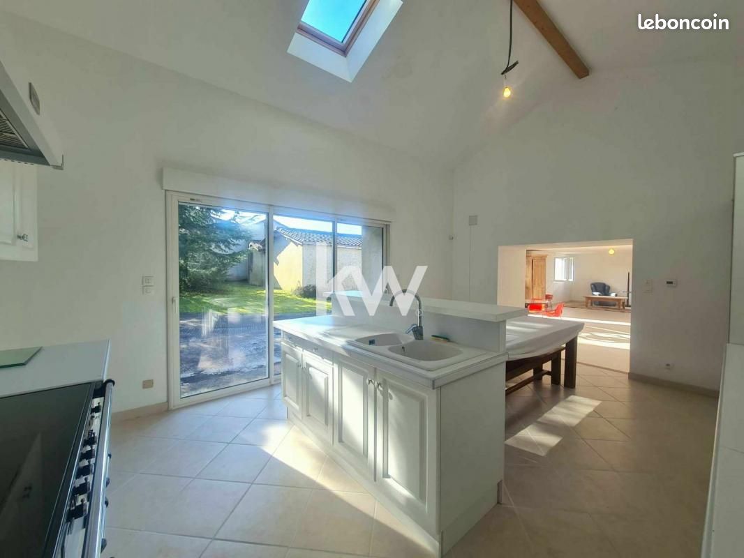 Maison 5 pièces 140 m² - Fouquebrune 16410 (image principale 3)