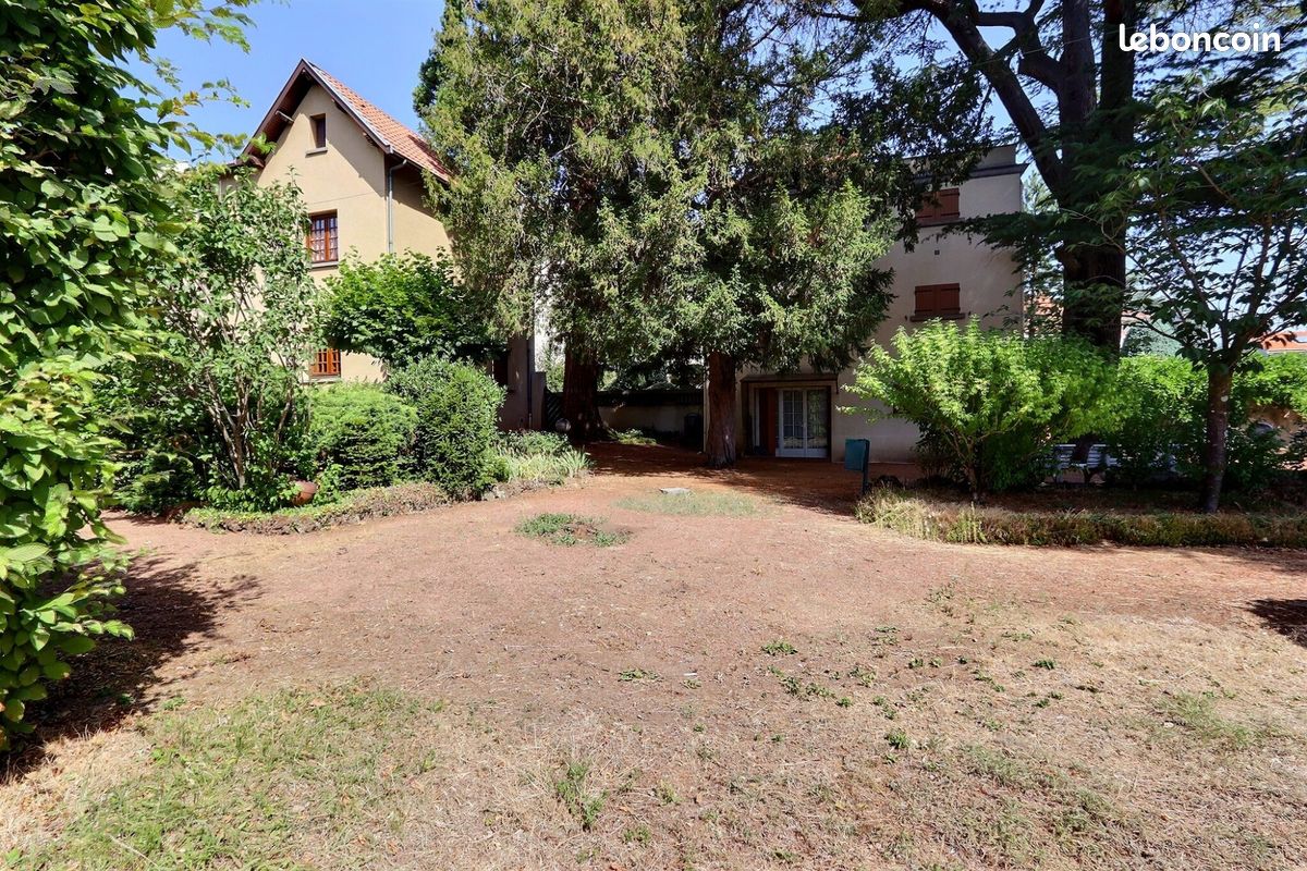 Maison 6 pièces 254 m² · à Chamalières · 254 m² · 474 000 €