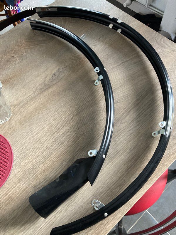Paire de Garde-Boue vélo roue 700 en plastique avec tringlerie