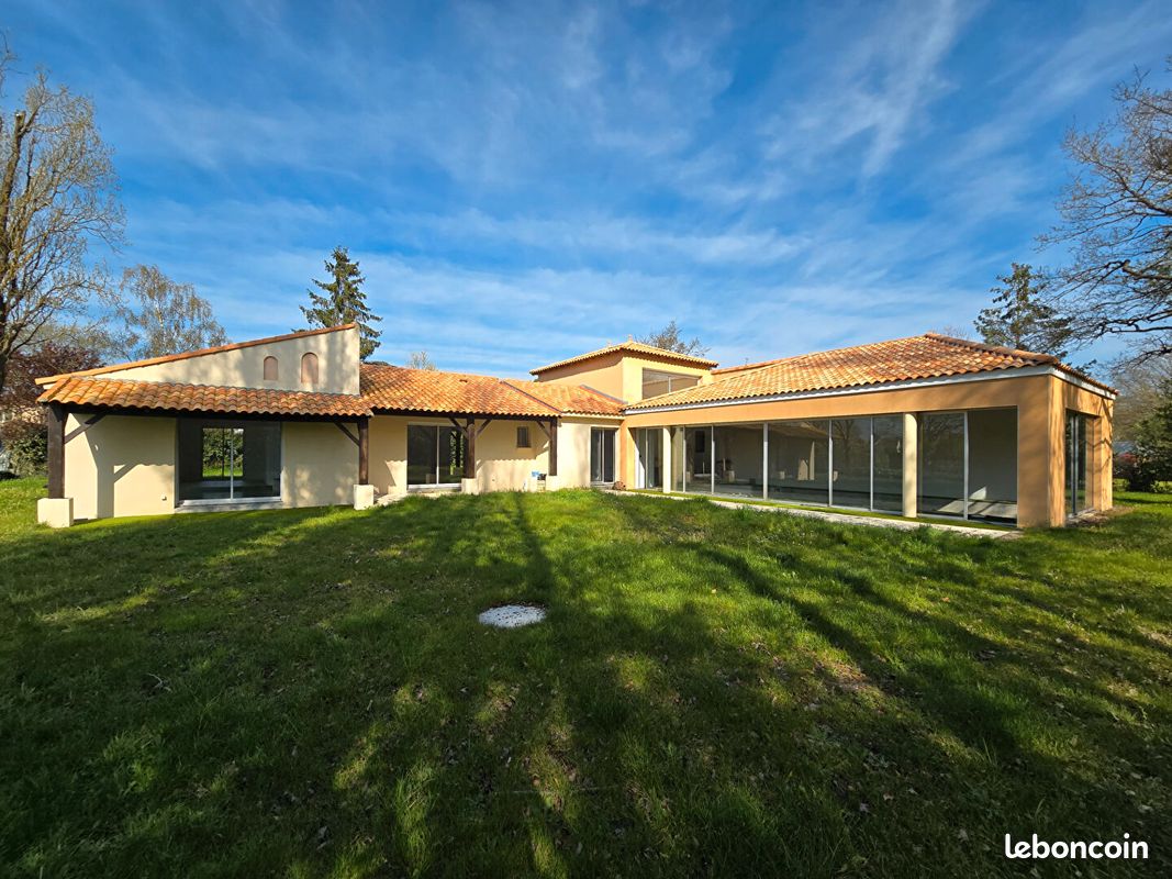Maison 8 pièces 164 m² · à Rezé · 164 m² · 572 000 €