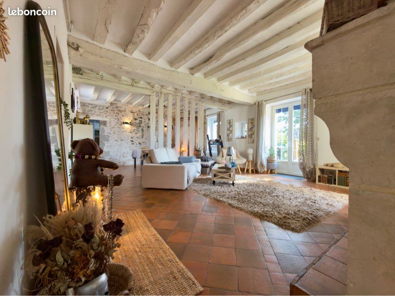 Maison 5 pièces 144 m² · à Saint-Denis-de-l'Hôtel · 144 m² · 326 000 €