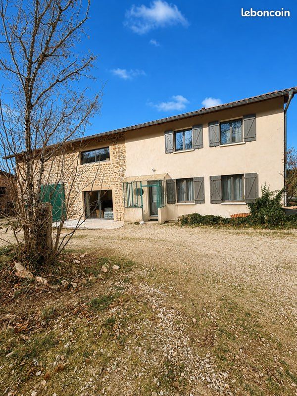Maison 5 pièces 154 m² · à Saint-Bonnet-des-Bruyères · 154 m² · 229 000 €
