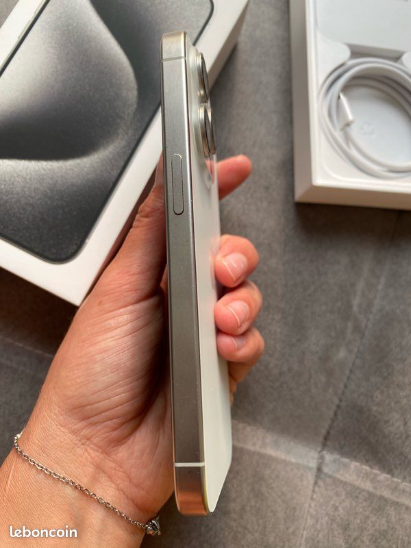 IPhone 15 Pro - 256 Go - Excellent état (image 6)