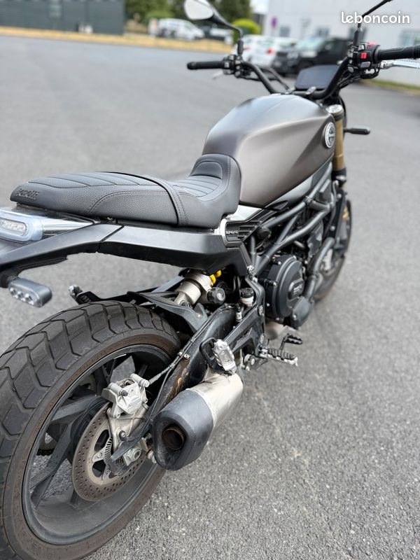 Moto BENELLI Leoncino 800 d'occasion (image 4)