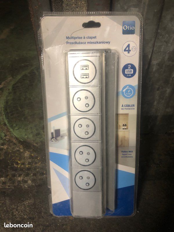 Multiprise à clapet à câbler 4P+2USB OTIO (image 1)