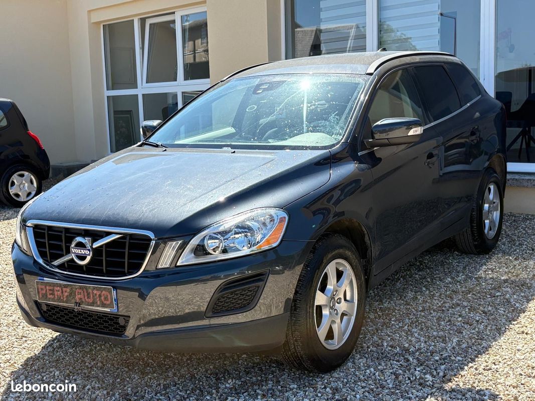VOLVO XC60 D3 AWD 163cv R-Design Geartronic A (image 2)