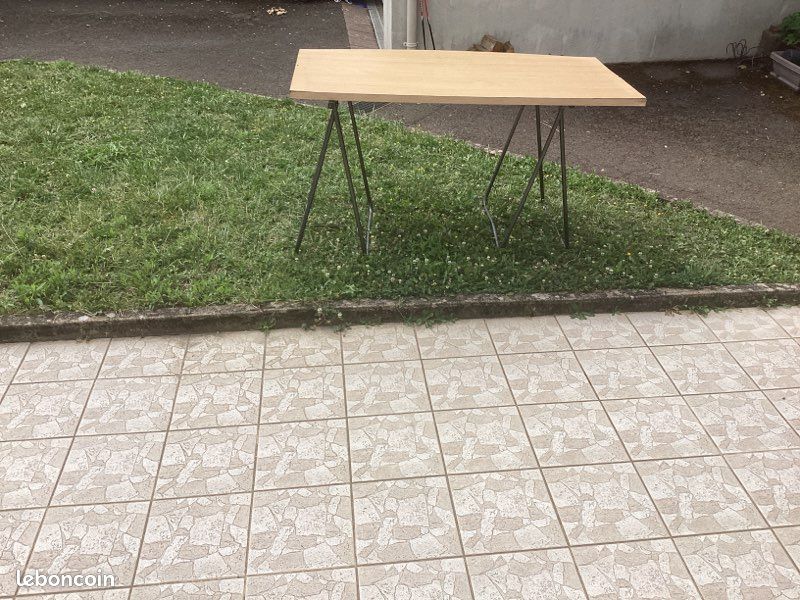 Bureau : tréteaux + planche (image 1)