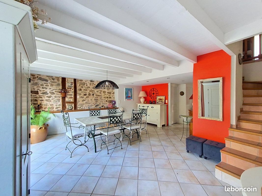 Maison 5 pièces 123 m² · à Laprugne · 123 m² · 129 500 €