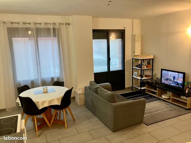 A louer appartement rez de chaussé avec courette