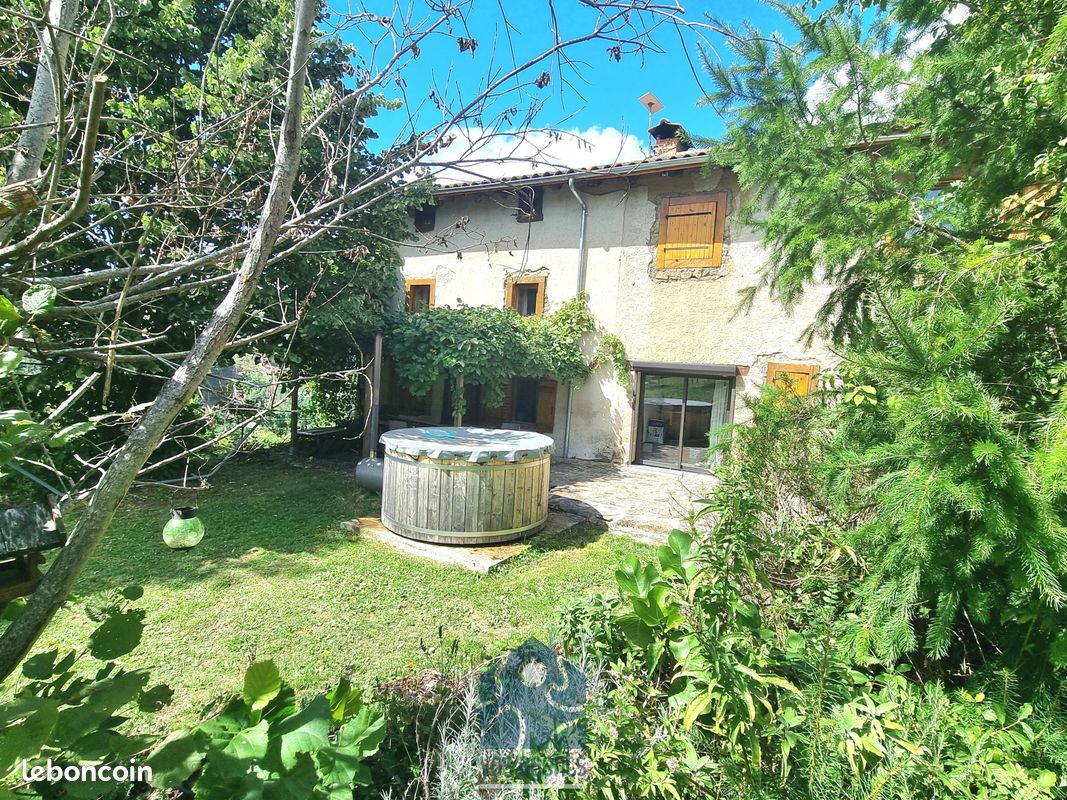 Maison 5 pièces 143 m² · à Bertignat · 143 m² · 149 963 €
