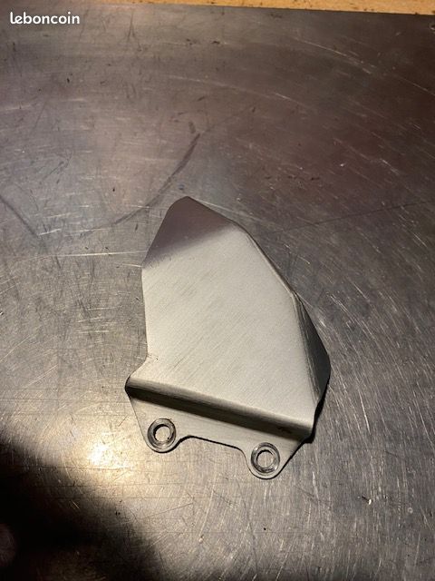 Platine protege talon droit MV AGUSTA f4 1000 (image 1)