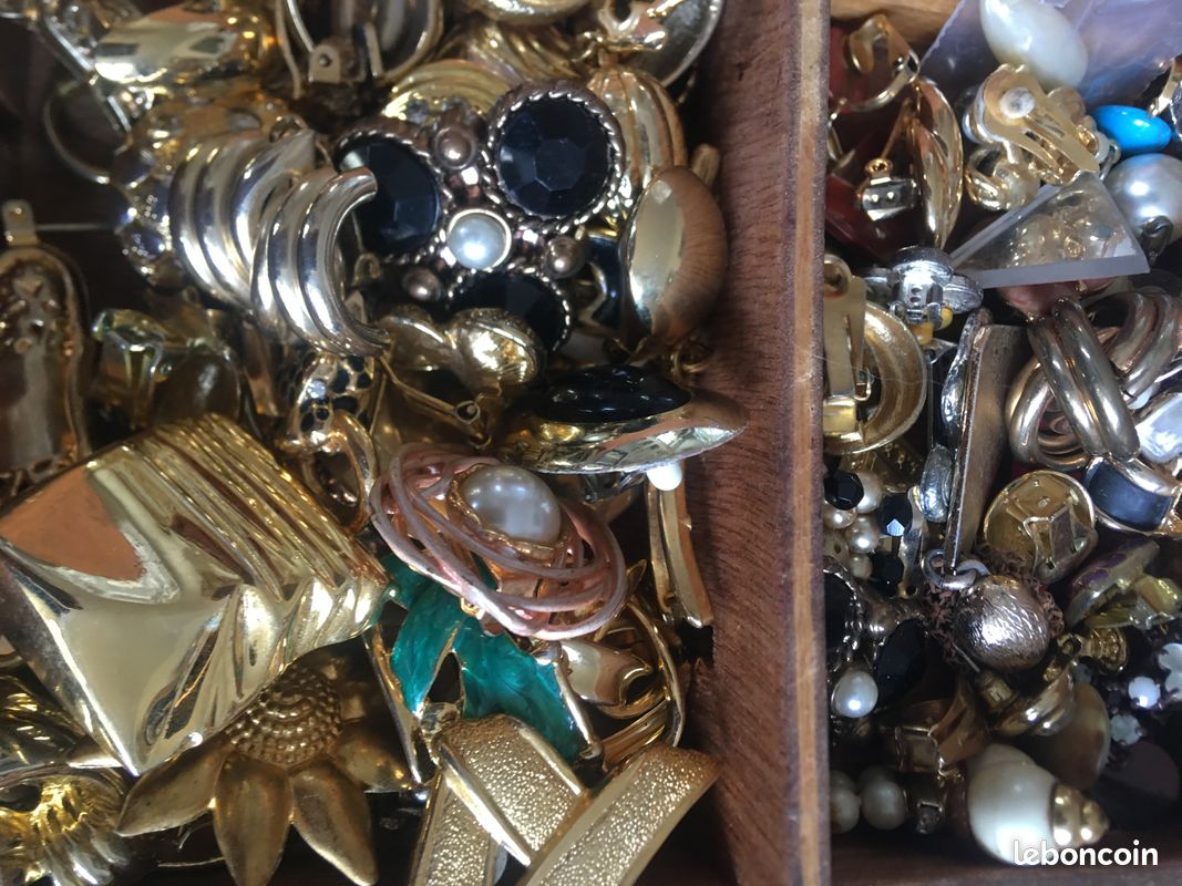 Lot De Clips D'oreilles De Créateur Vintage - Occasion, Fermoir Clip, Couleur Dominante Noir