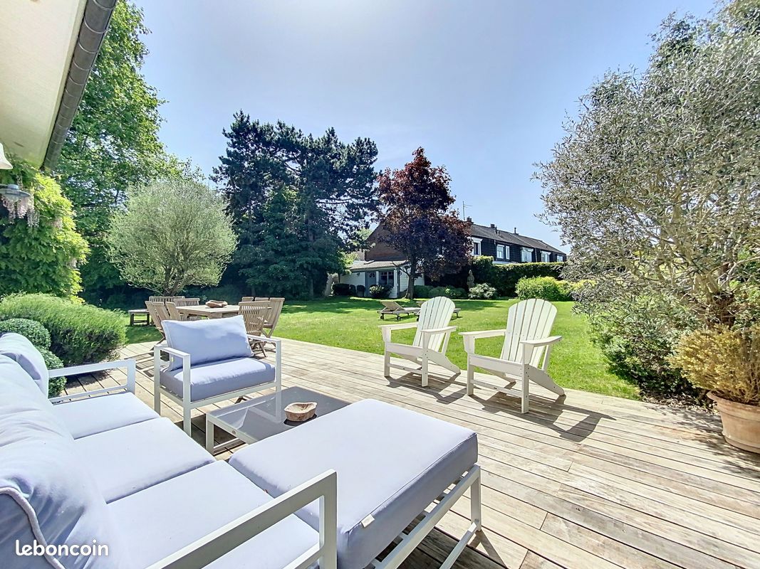 Maison 8 pièces 230 m² · à Croix · 230 m² · 1 100 000 €