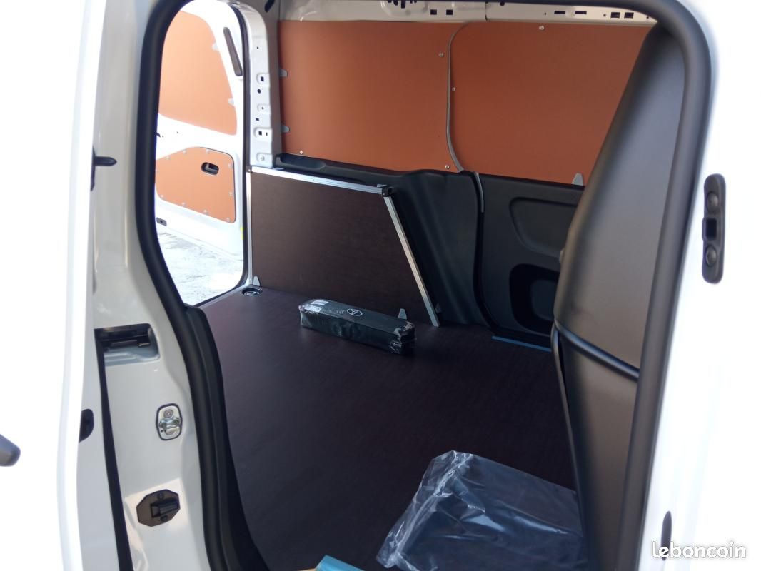 Toyota Proace City FOURGON MEDIUM 1.5L 130 D-4D BVA START+PACK CONFORT+3 PLACES MODUWORK+CARPLAY+... (image 6)
