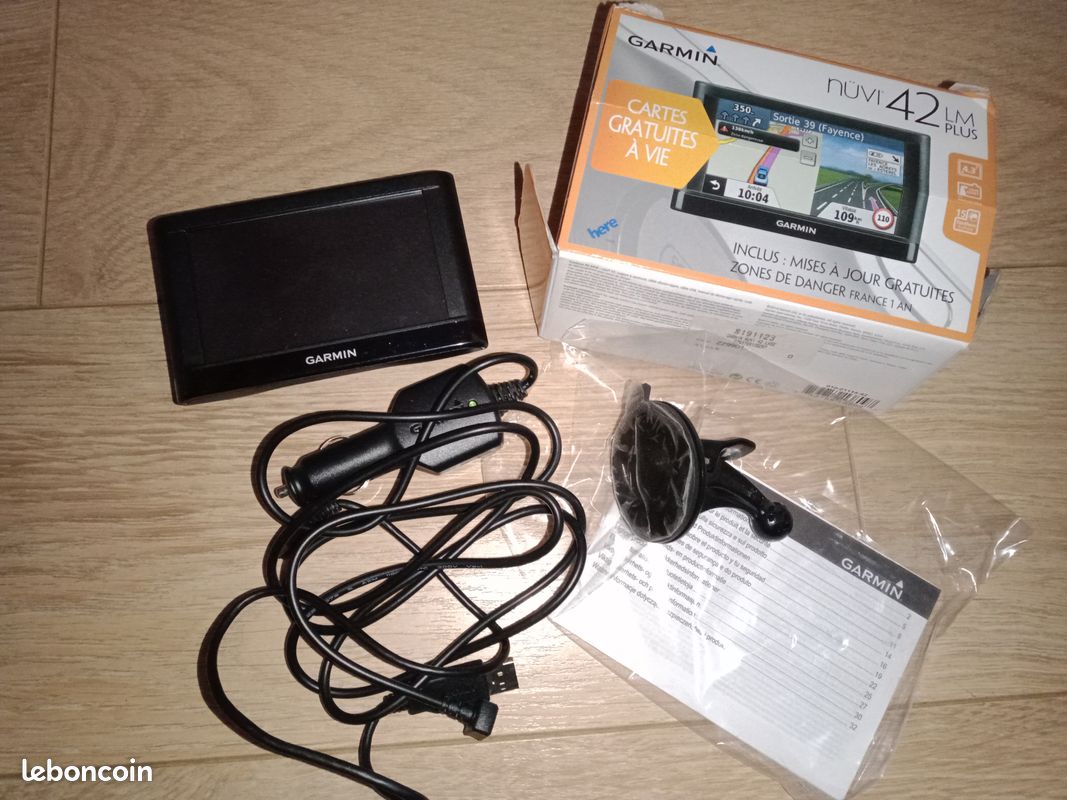 GPS Garmin Nuvi 42 LM – Carte Europe à Vie, Complet (État Impeccable)