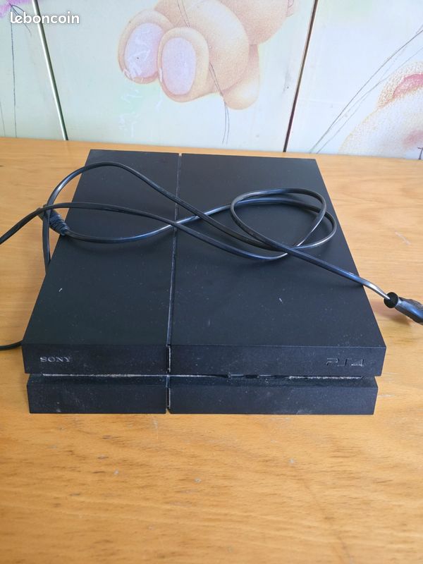 Magnifique console PS4 FAT 1To NOIRE( bouton d'allumage cassé mais il suffit juste d'insérer un cd pour qu’il s'allume la première fois et au quotidien il suffit de l'allumer sur la manette bouton PS) (image 2)