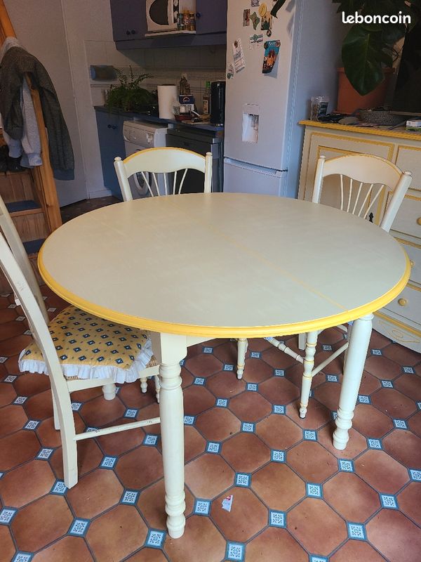 Table à manger + 3 chaises (image 1)