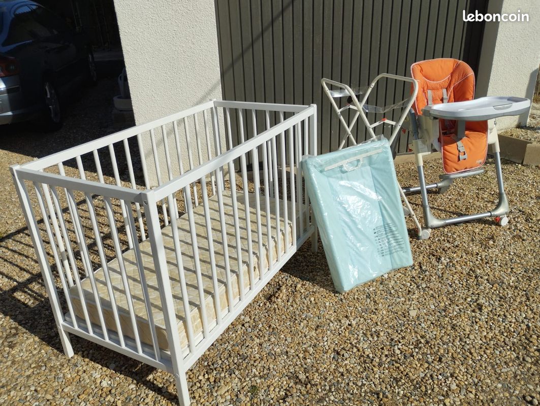 Ensemble bébé, Lit bois, chaise haute, matelas , support baignoire , parc (image 1)