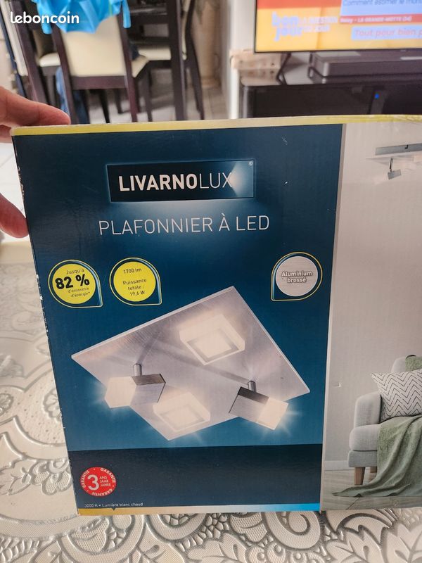 Vends plafonnier ́euros pas servi (image 1)