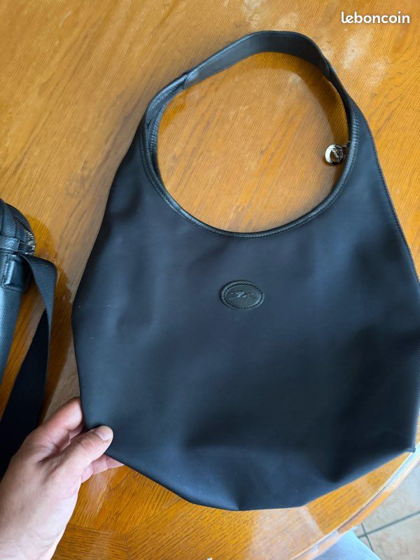 Longchamp Le Pliage (version porté épaule) en toile nylon noire avec finitions en cuir (image 1)