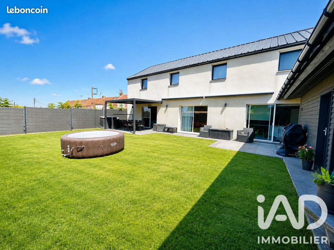 Maison 5 pièces 180 m² · à Wattrelos · 180 m² · 395 000 €
