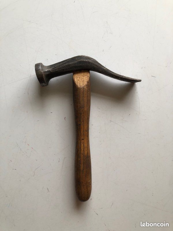 Vieux outils de cordonnier - France