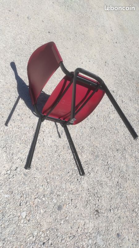 11 Chaises empilables rouge (image 3)