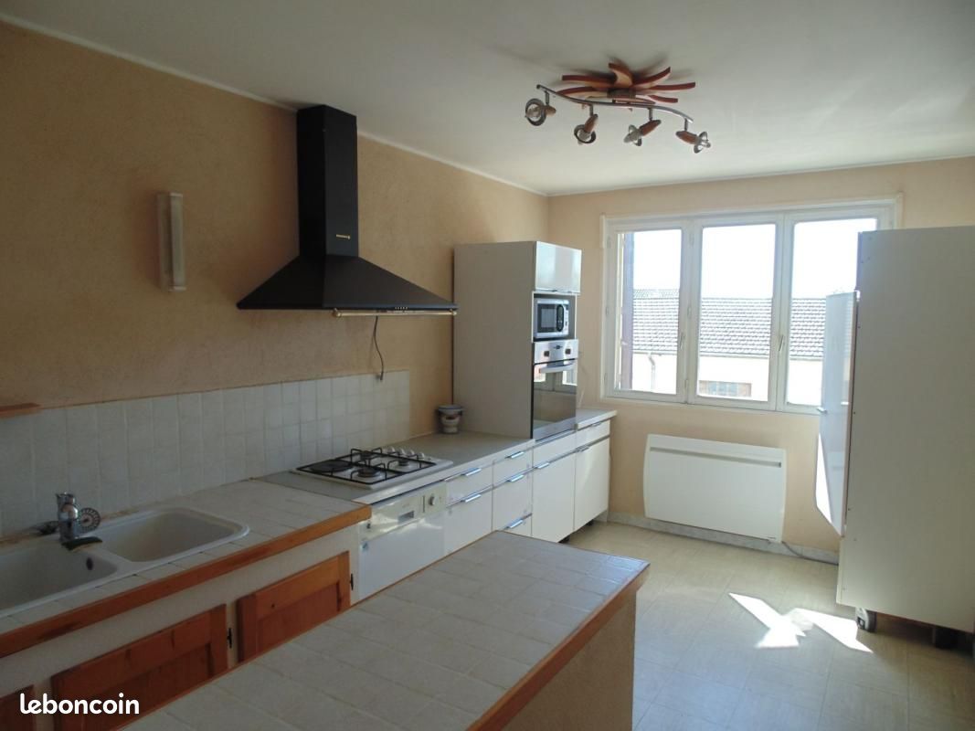 Appartement 3 pièces 84 m² · à Dompierre-sur-Veyle · 84 m² · 120 000 €