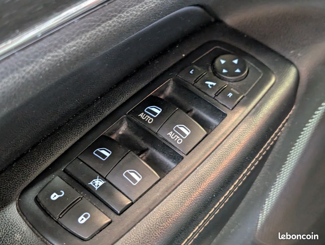 Jeep GRAND CHEROKEE 3.0 CRD 250CH Limited / CAMERA DE RECUL / CUIR / SIEGES ELECTRIQUES A MEMOIRES (image 27)