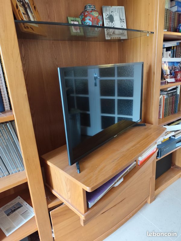 Grande bibliothèque murale en bois massif – Marque Maison Regain – Avec espace TV et rangements – Très bon état (image 2)