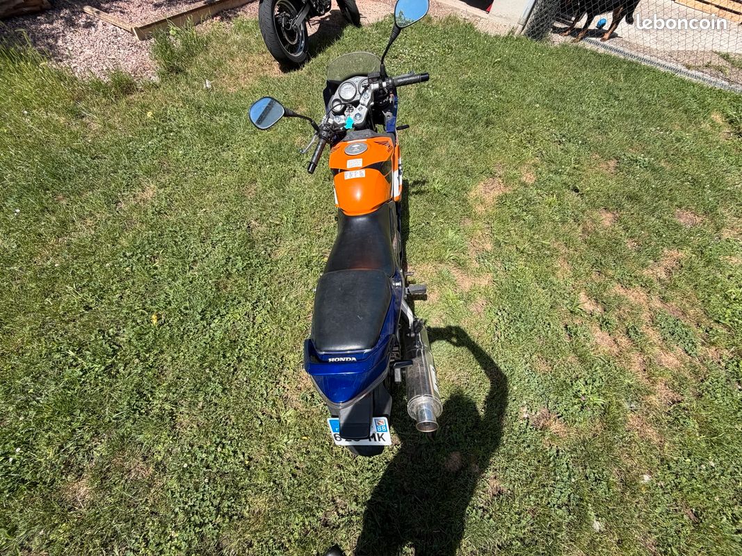 Vend Honda CBR 125 Repsol 2000euros (image 1)