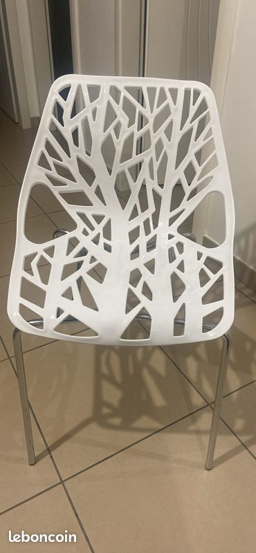Chaises blanches (image 2)