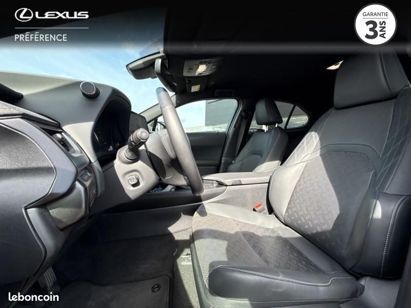 Lexus UX 250h Luxe 2WD (image 15)